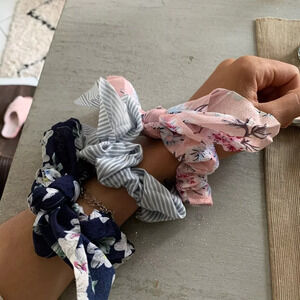 NEW Pink Flowers‎ Hair Scrunchie & Hair Tie